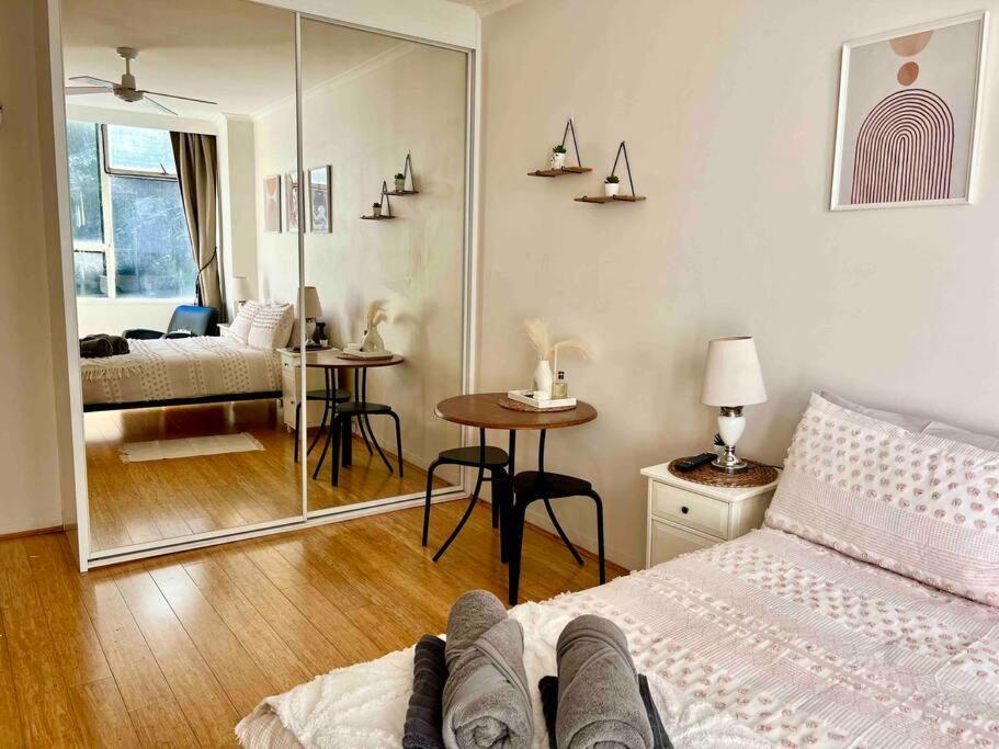 In Darling Point Apartment